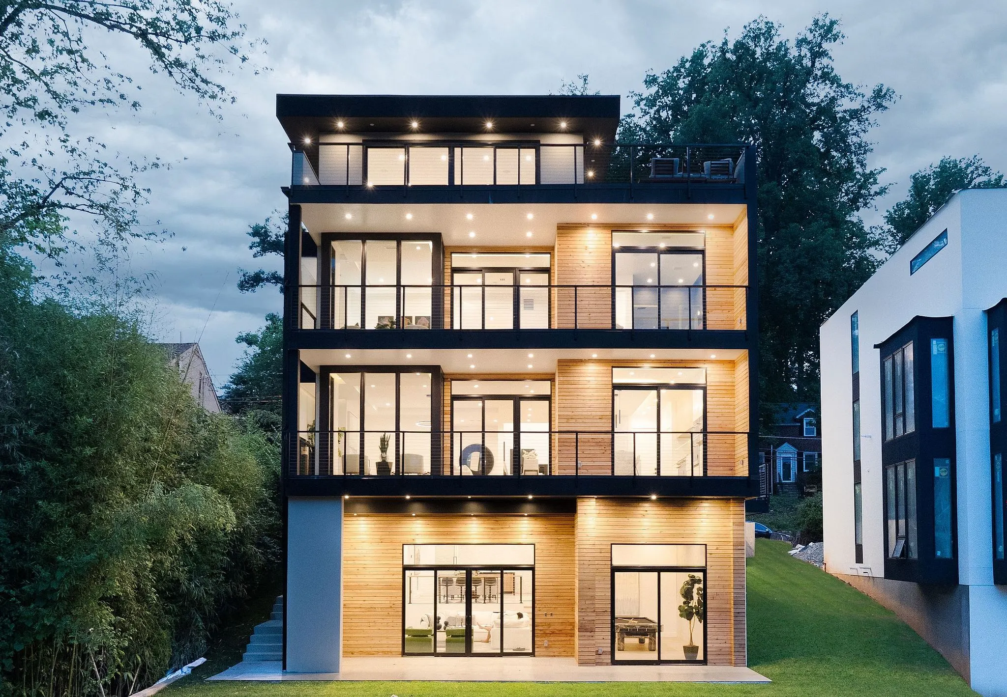 Facade of the 208 Danbury residence